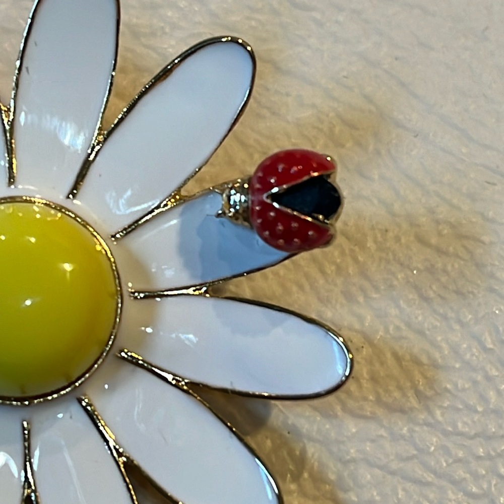 Daisy with Ladybug Brooch - Picture 2 of 4
